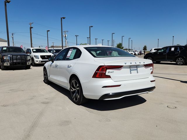 2024 Volvo S60 Plus Dark Theme