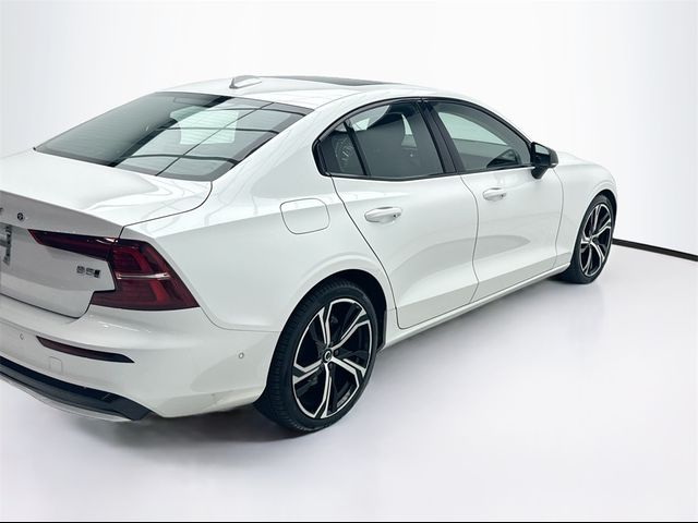 2024 Volvo S60 Plus Dark Theme