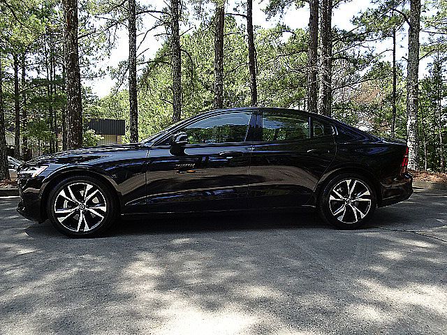 2024 Volvo S60 Plus Dark Theme