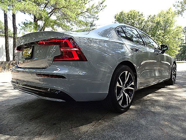 2024 Volvo S60 Plus Dark Theme