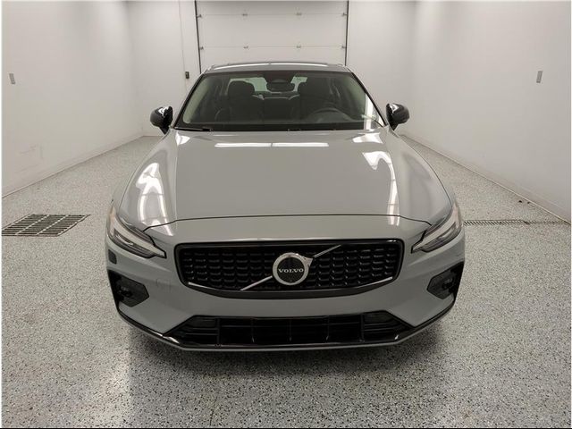 2024 Volvo S60 Plus Dark Theme