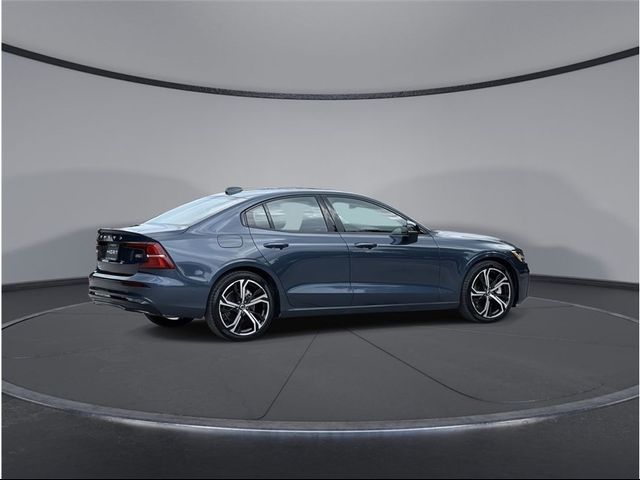 2024 Volvo S60 Plus Dark Theme