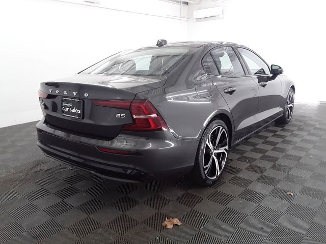 2024 Volvo S60 Core Dark Theme