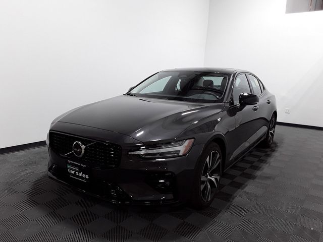 2024 Volvo S60 Core Dark Theme