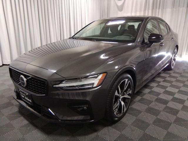 2024 Volvo S60 Core Dark Theme