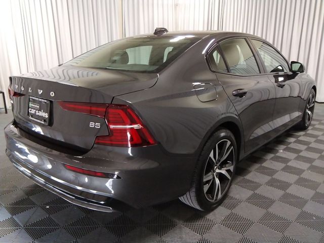 2024 Volvo S60 Core Dark Theme