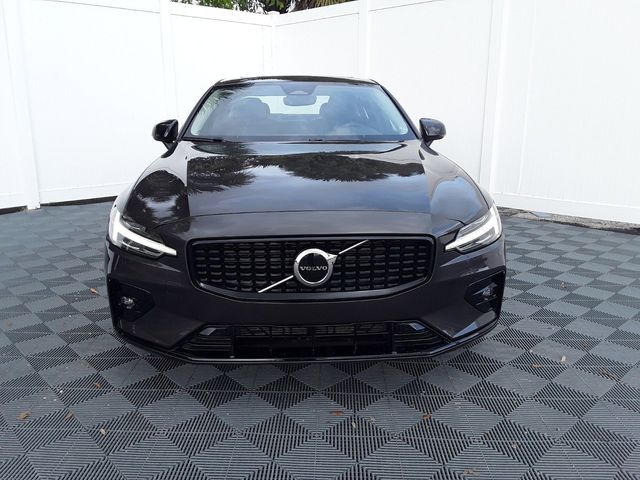 2024 Volvo S60 Core Dark Theme