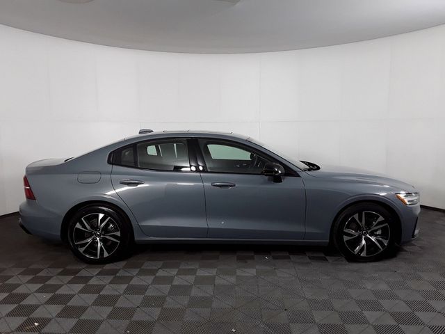 2024 Volvo S60 Core Dark Theme