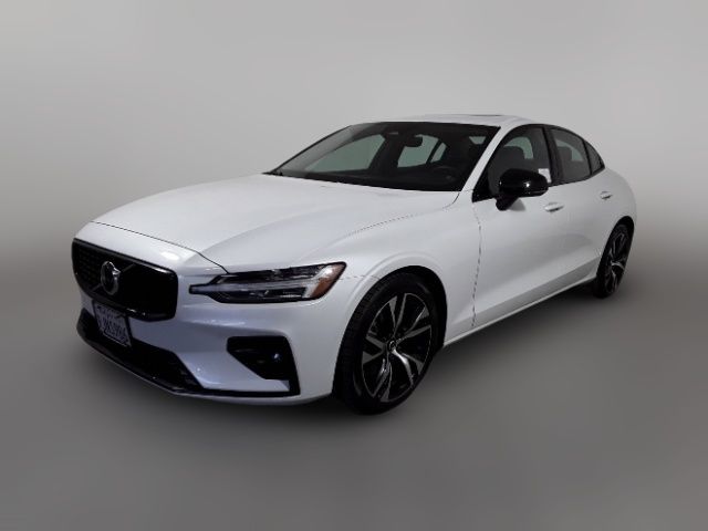 2024 Volvo S60 Core Dark Theme