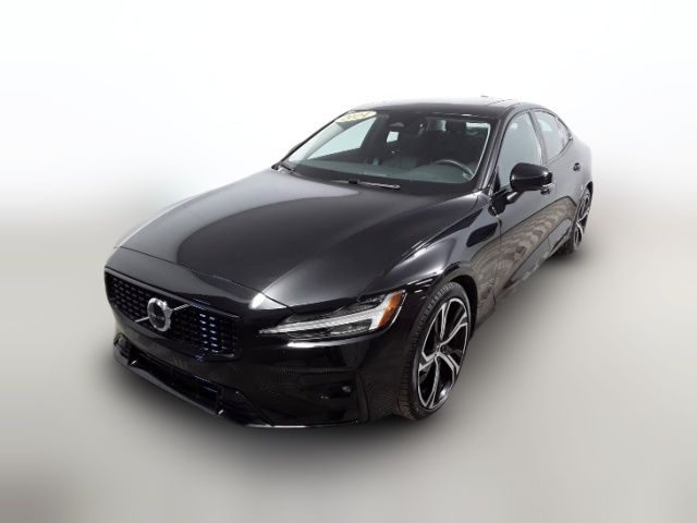 2024 Volvo S60 Core Dark Theme