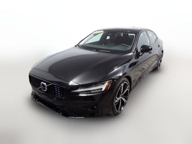 2024 Volvo S60 Core Dark Theme