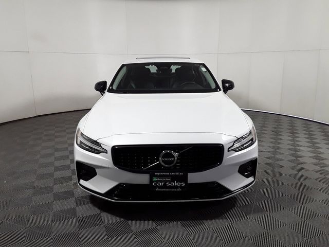 2024 Volvo S60 Core Dark Theme