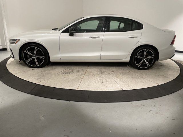 2024 Volvo S60 Core Dark Theme