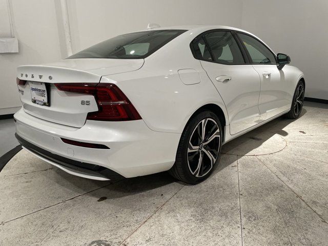 2024 Volvo S60 Core Dark Theme