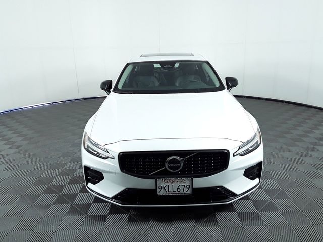 2024 Volvo S60 Core Dark Theme