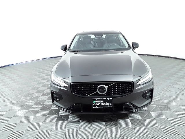 2024 Volvo S60 Core Dark Theme