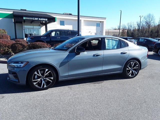 2024 Volvo S60 Core Dark Theme