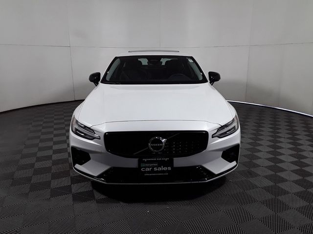 2024 Volvo S60 Core Dark Theme