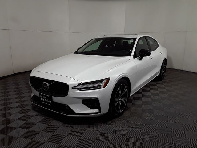 2024 Volvo S60 Core Dark Theme