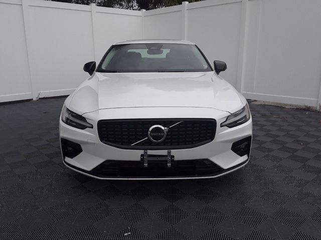 2024 Volvo S60 Core Dark Theme