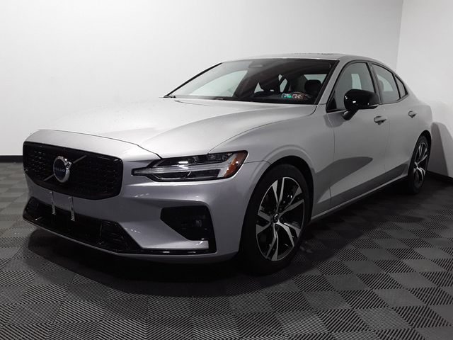 2024 Volvo S60 Core Dark Theme