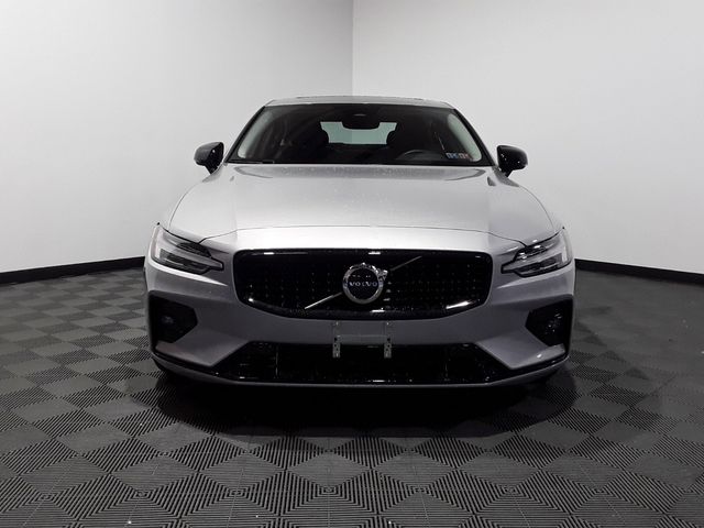 2024 Volvo S60 Core Dark Theme