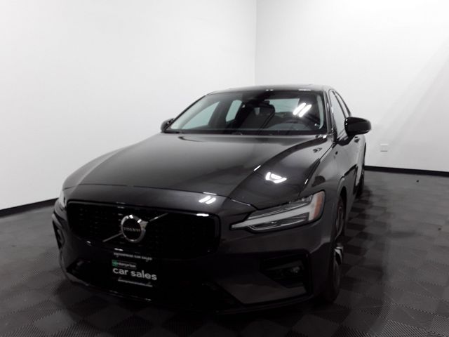 2024 Volvo S60 Core Dark Theme