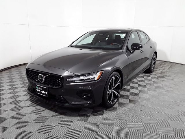 2024 Volvo S60 Core Dark Theme