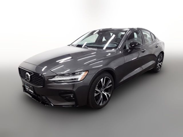 2024 Volvo S60 Core Dark Theme