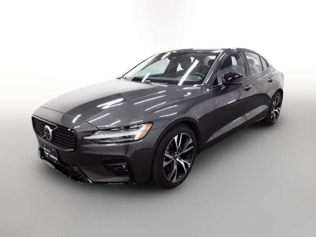 2024 Volvo S60 Core Dark Theme