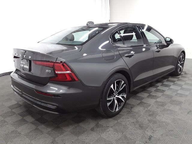 2024 Volvo S60 Core Dark Theme