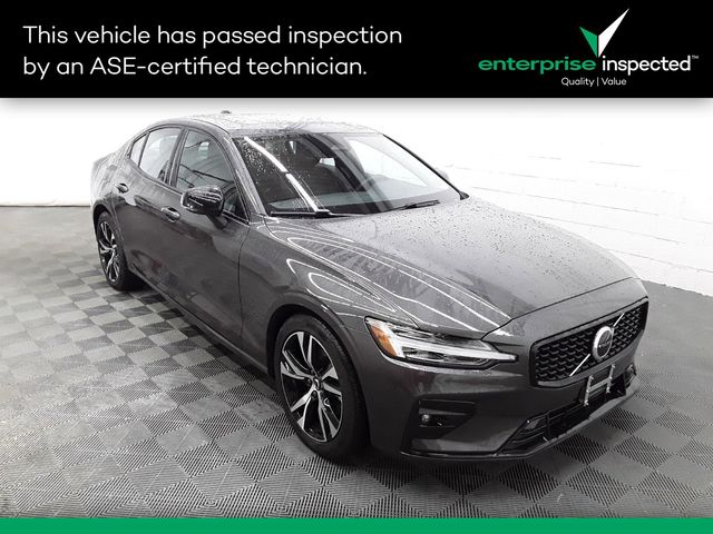 2024 Volvo S60 Core Dark Theme