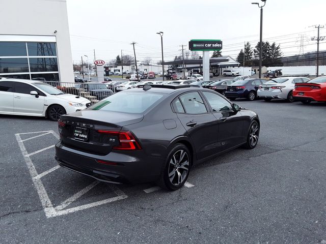 2024 Volvo S60 Core Dark Theme