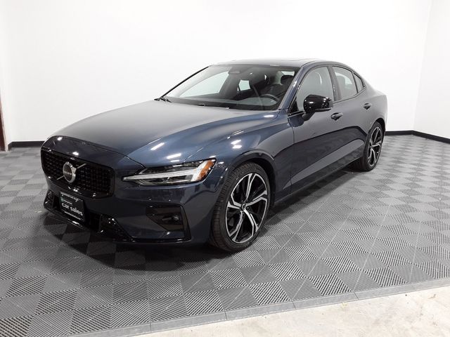 2024 Volvo S60 Core Dark Theme