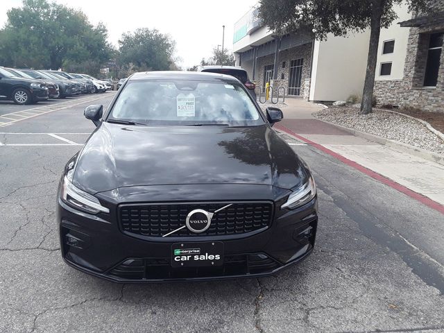 2024 Volvo S60 Core Dark Theme