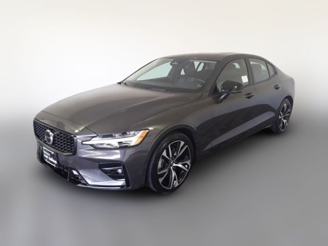 2024 Volvo S60 Core Dark Theme