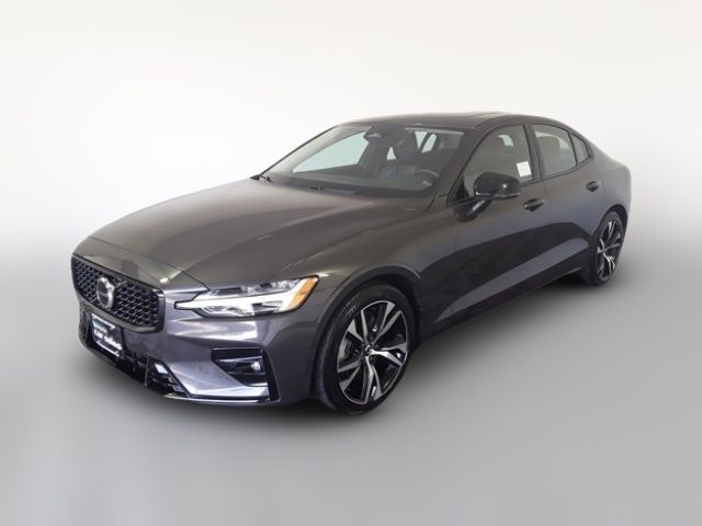 2024 Volvo S60 Core Dark Theme