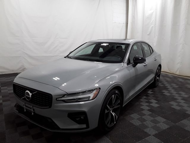 2024 Volvo S60 Core Dark Theme