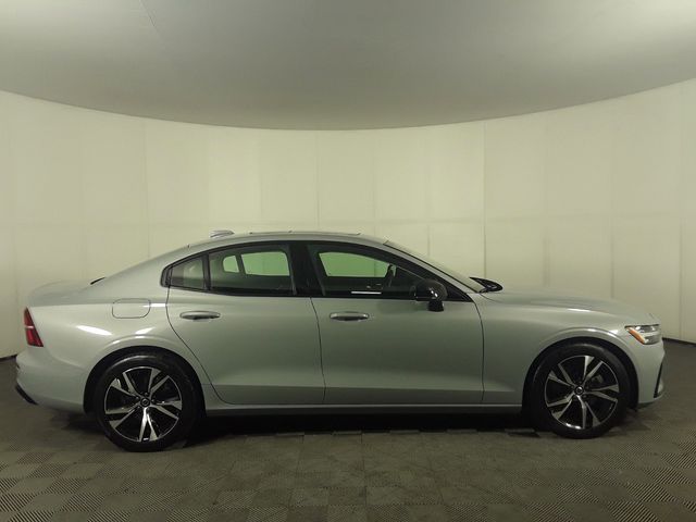 2024 Volvo S60 Core Dark Theme