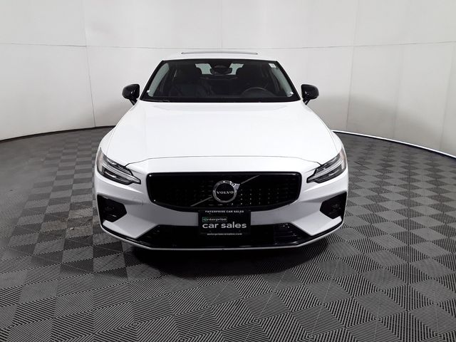 2024 Volvo S60 Core Dark Theme