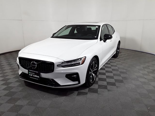 2024 Volvo S60 Core Dark Theme