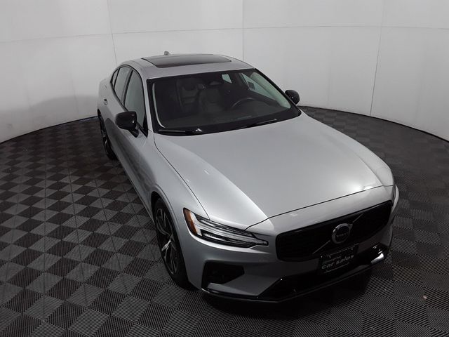 2024 Volvo S60 Core Dark Theme