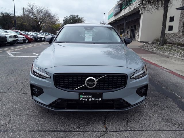 2024 Volvo S60 Core Dark Theme