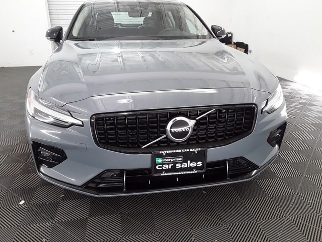 2024 Volvo S60 Core Dark Theme