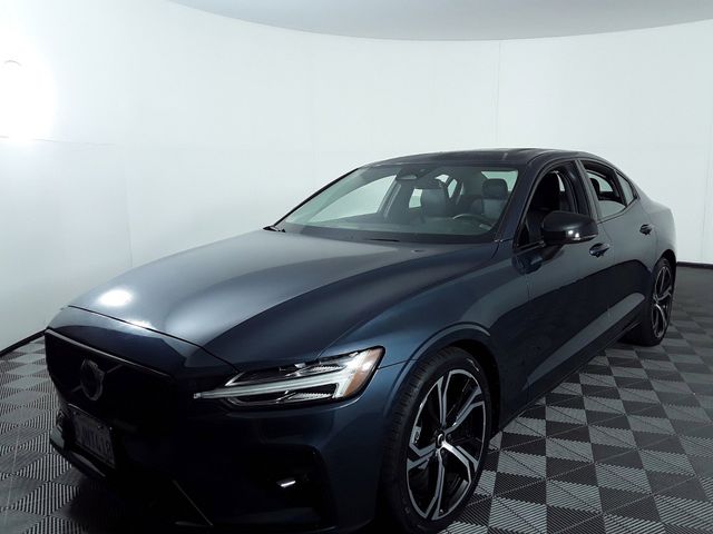 2024 Volvo S60 Core Dark Theme