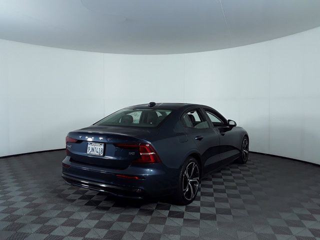 2024 Volvo S60 Core Dark Theme