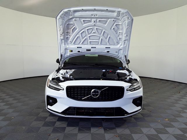 2024 Volvo S60 Plus Dark Theme