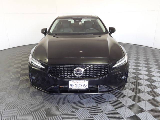 2024 Volvo S60 Plus Dark Theme