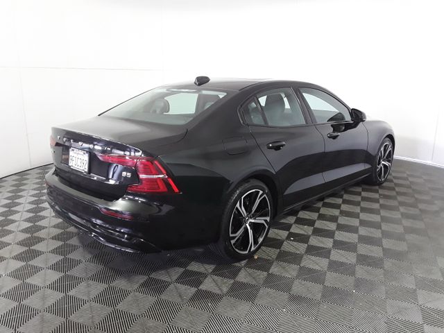 2024 Volvo S60 Plus Dark Theme