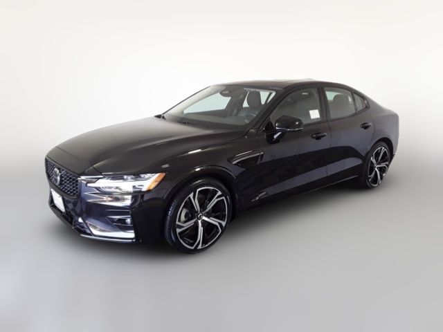 2024 Volvo S60 Plus Dark Theme